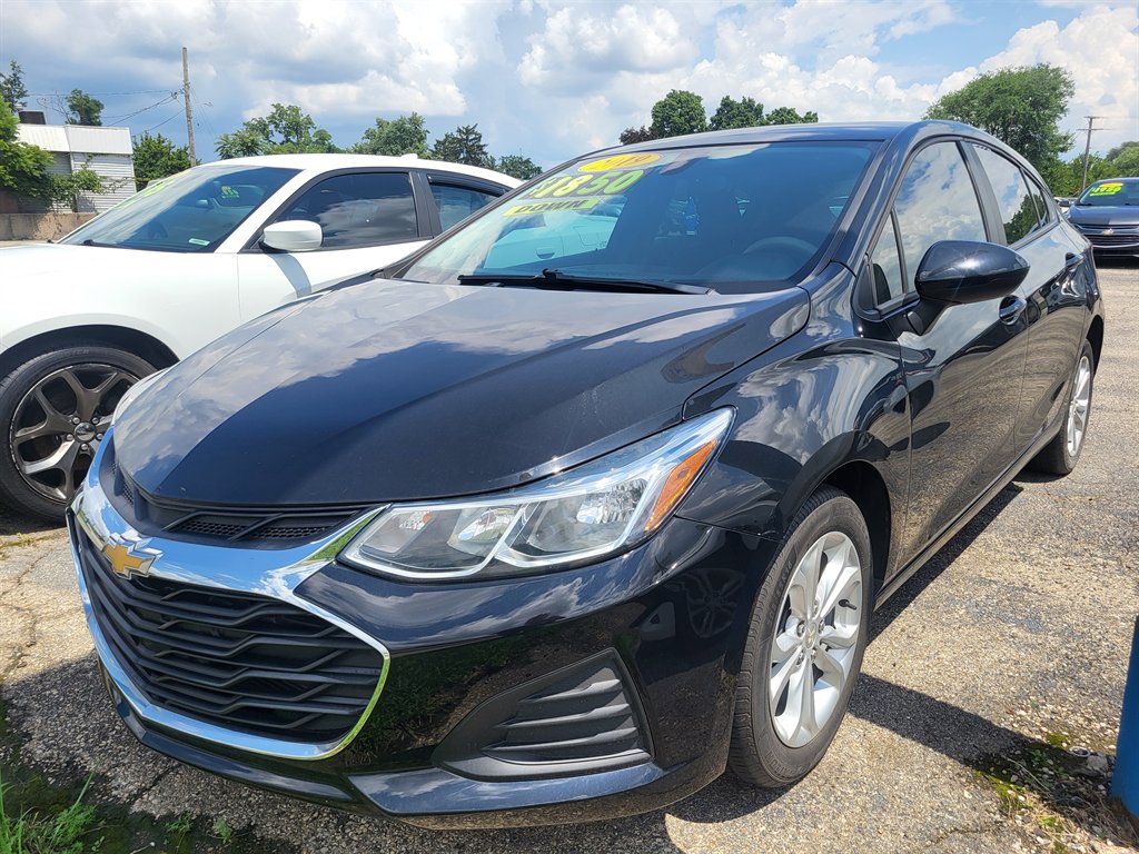 2019 Chevrolet Cruze LS's photo